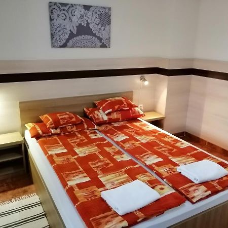 Csipkehaz Apartman Cserkeszőlő Zewnętrze zdjęcie