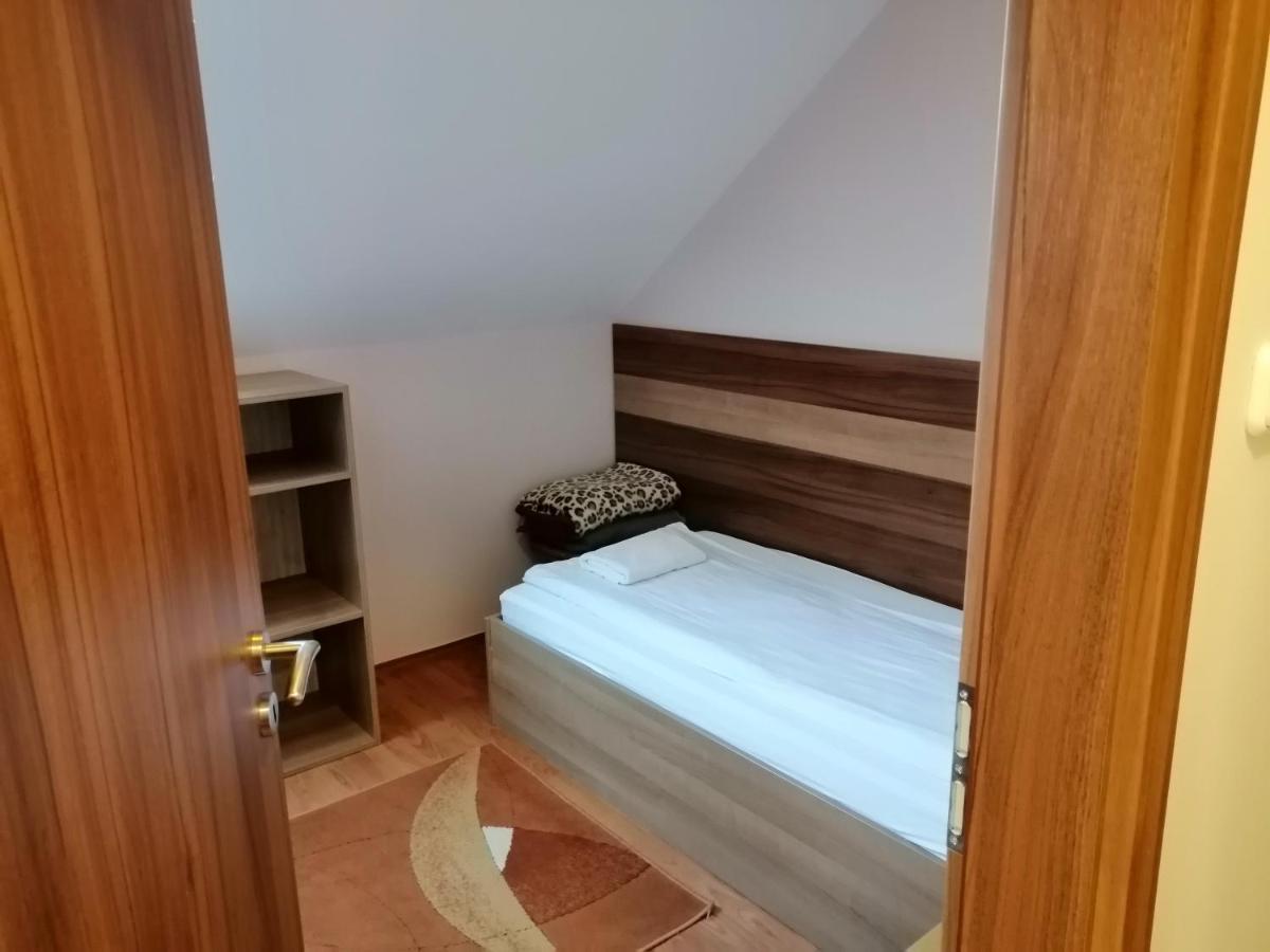 Csipkehaz Apartman Cserkeszőlő Zewnętrze zdjęcie