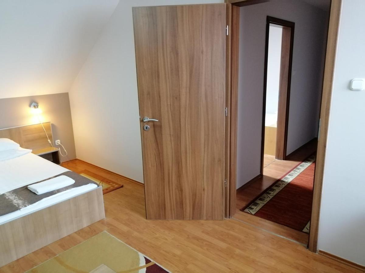 Csipkehaz Apartman Cserkeszőlő Zewnętrze zdjęcie