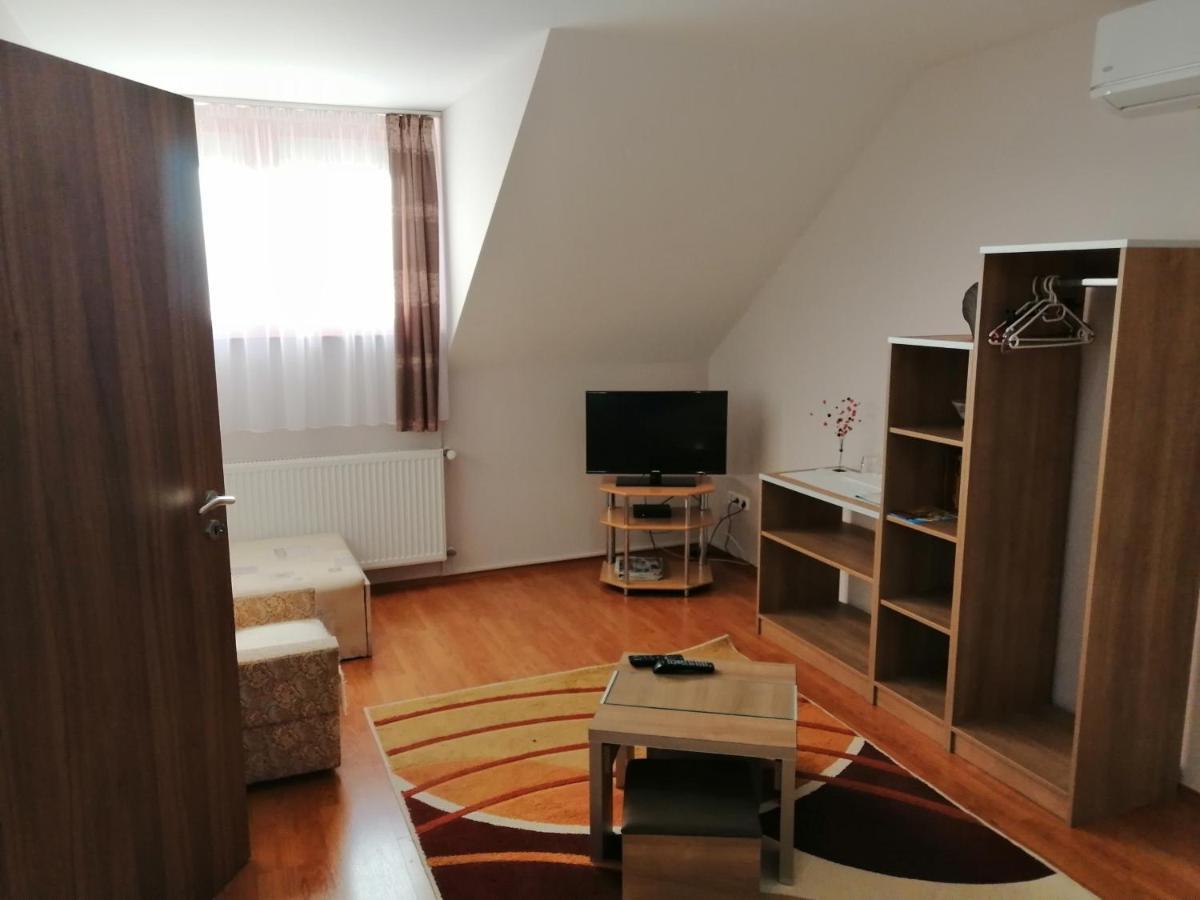 Csipkehaz Apartman Cserkeszőlő Zewnętrze zdjęcie