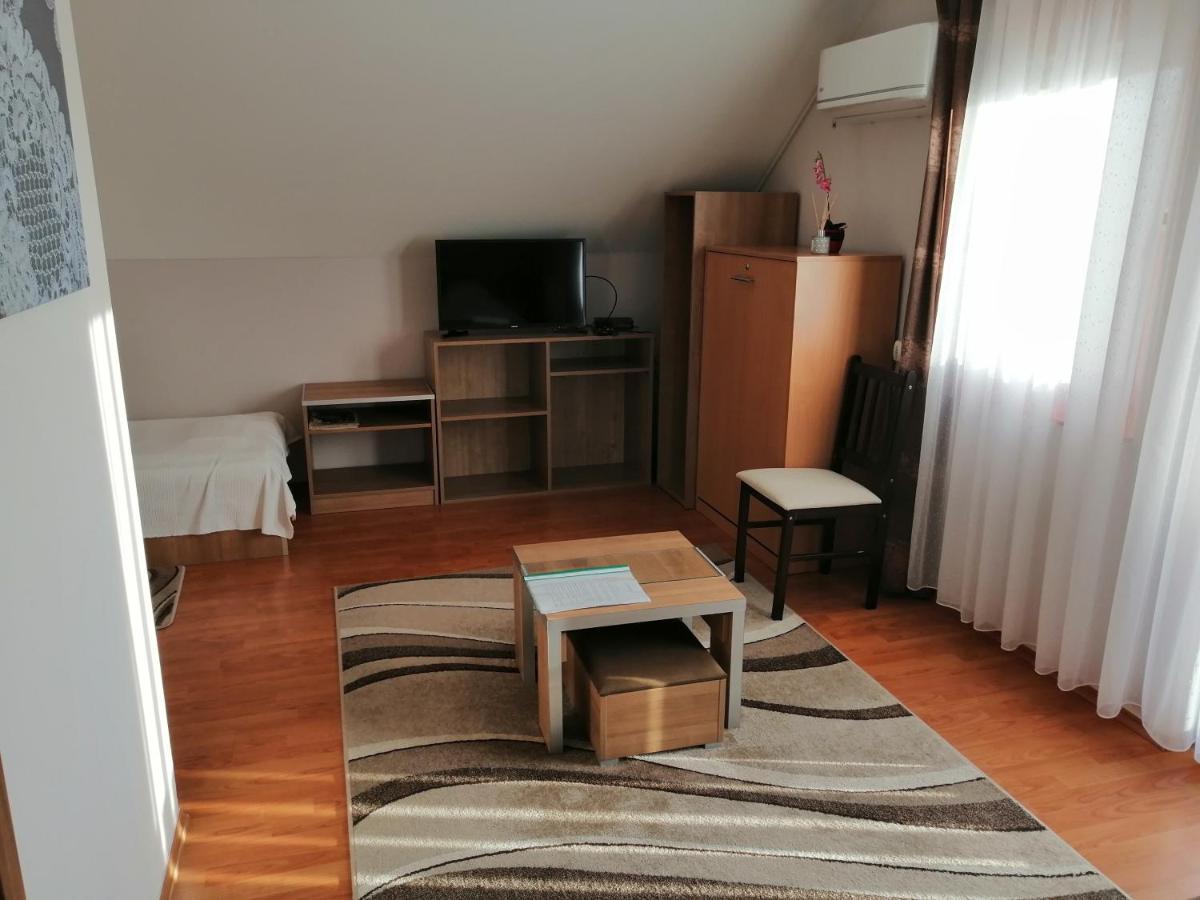 Csipkehaz Apartman Cserkeszőlő Zewnętrze zdjęcie