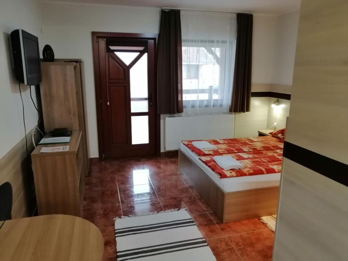 Csipkehaz Apartman Cserkeszőlő Zewnętrze zdjęcie
