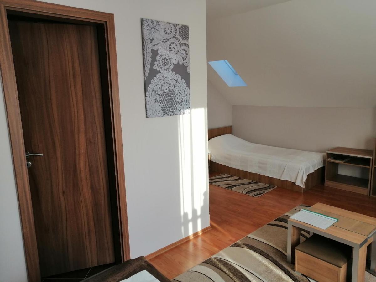 Csipkehaz Apartman Cserkeszőlő Zewnętrze zdjęcie