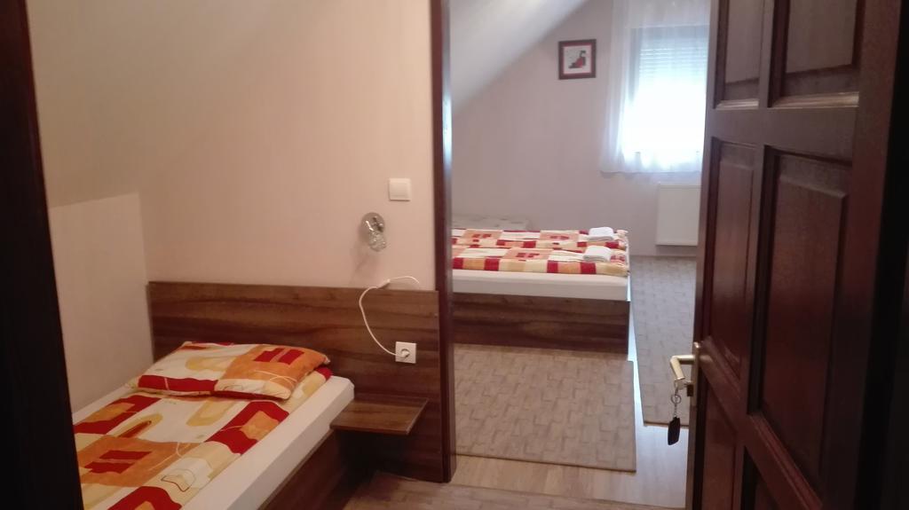Csipkehaz Apartman Cserkeszőlő Zewnętrze zdjęcie