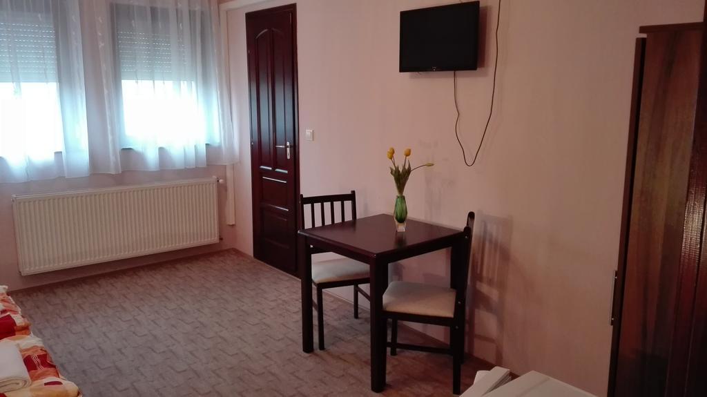 Csipkehaz Apartman Cserkeszőlő Zewnętrze zdjęcie