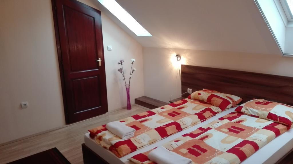 Csipkehaz Apartman Cserkeszőlő Zewnętrze zdjęcie